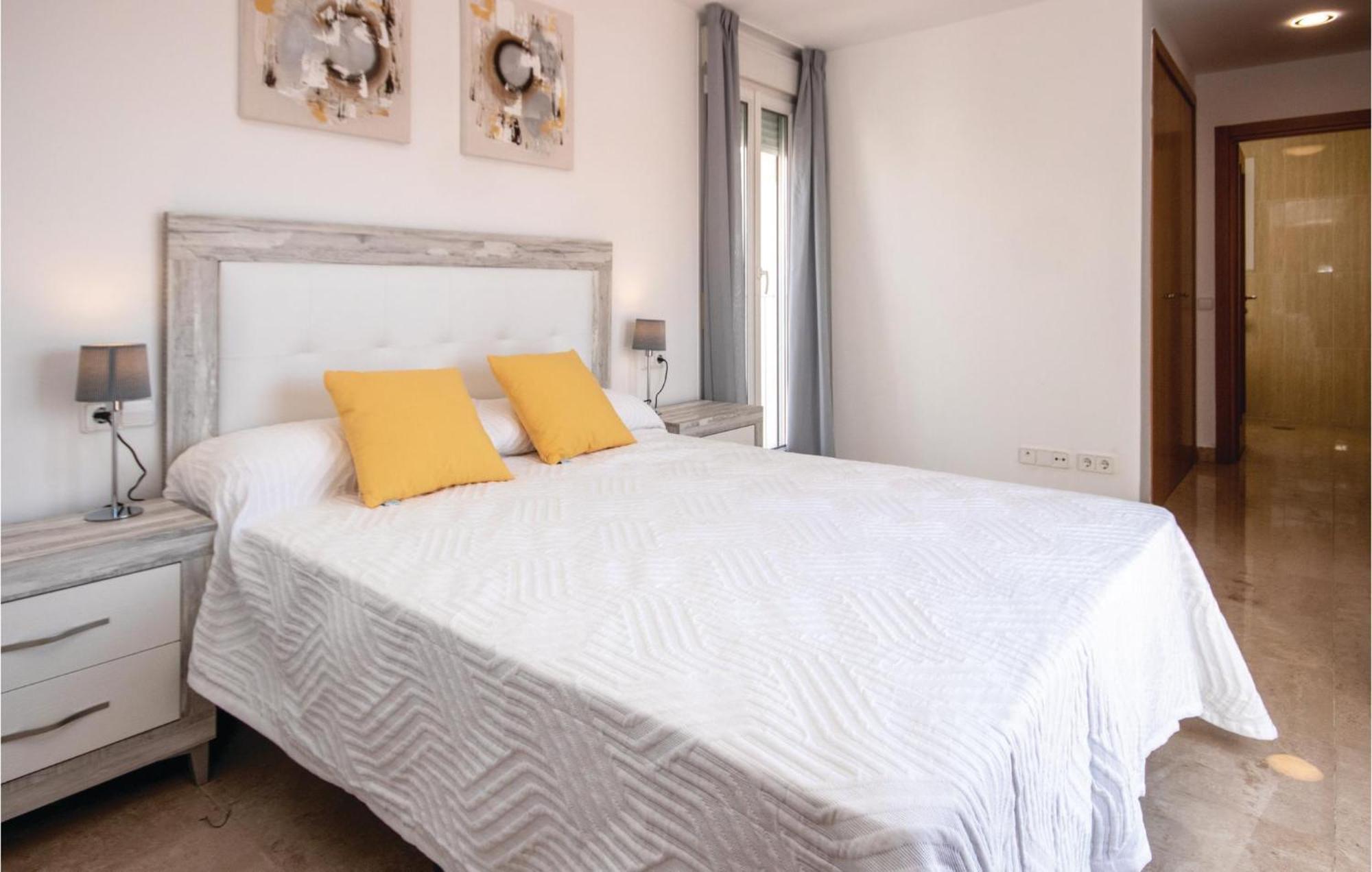3 Bedroom Amazing Apartment In La Duquesa Castillo de Sabinillas Ngoại thất bức ảnh
