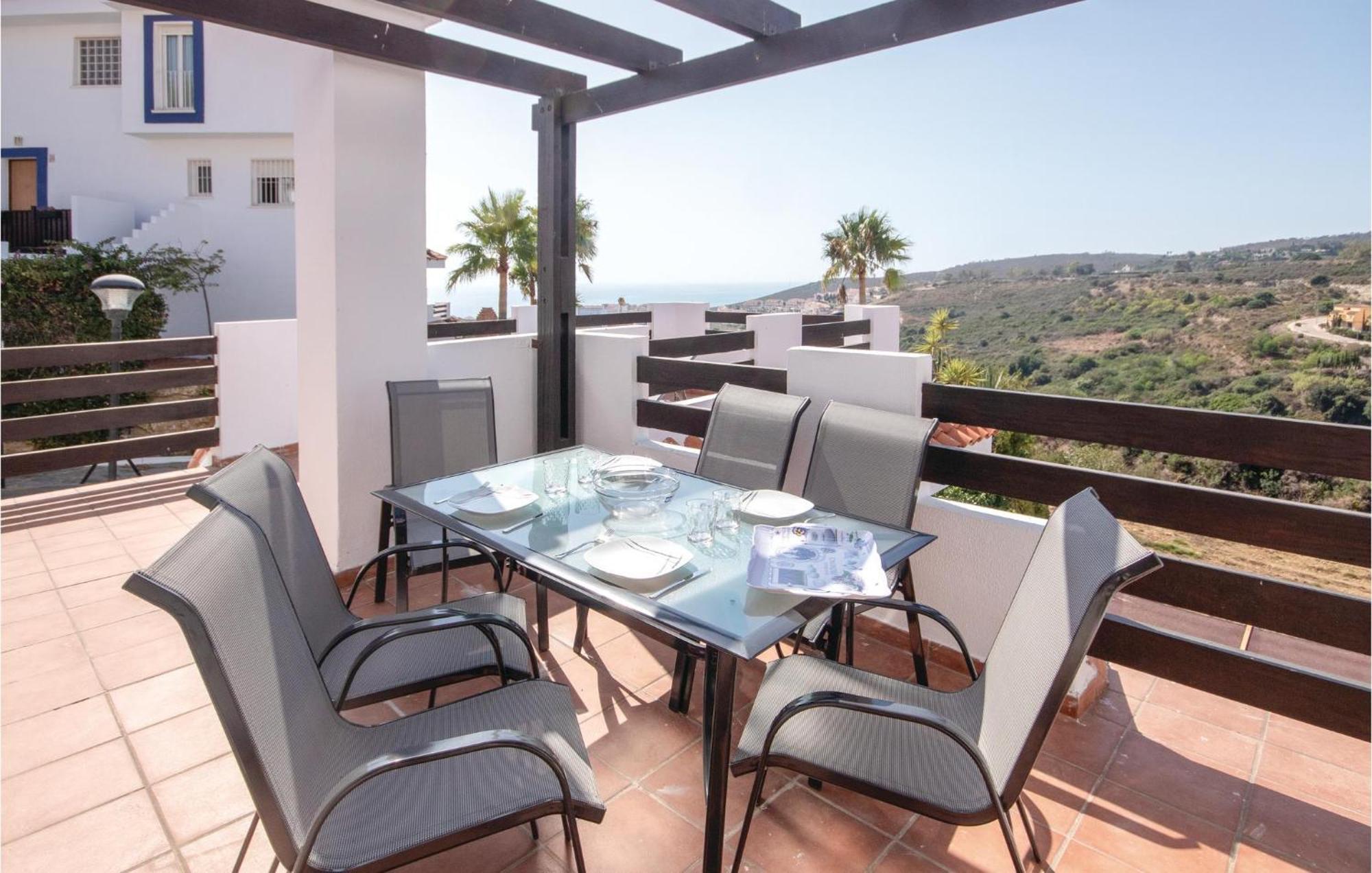 3 Bedroom Amazing Apartment In La Duquesa Castillo de Sabinillas Ngoại thất bức ảnh